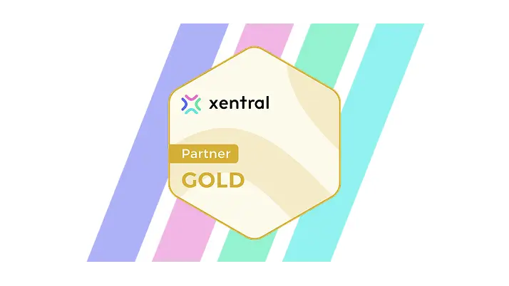 Xentral Partner Gold Badge mit Xentral-Logo und dem Text 'Partner GOLD' auf einem hexagonalen Hintergrund
